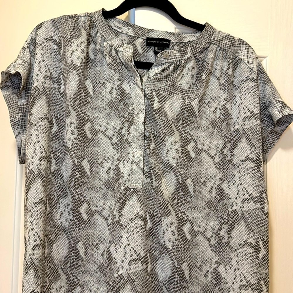 Adrienne Vittadini Snakeskin Print Blouse – Size L